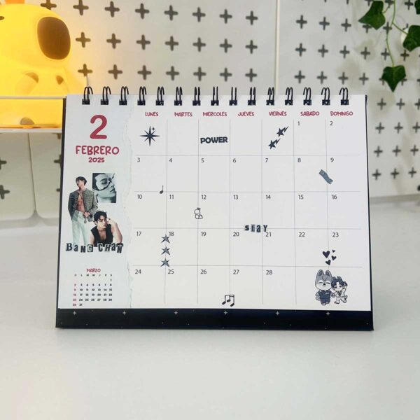 Calendario de mesa 2025 Stray Kids - Imagen 3