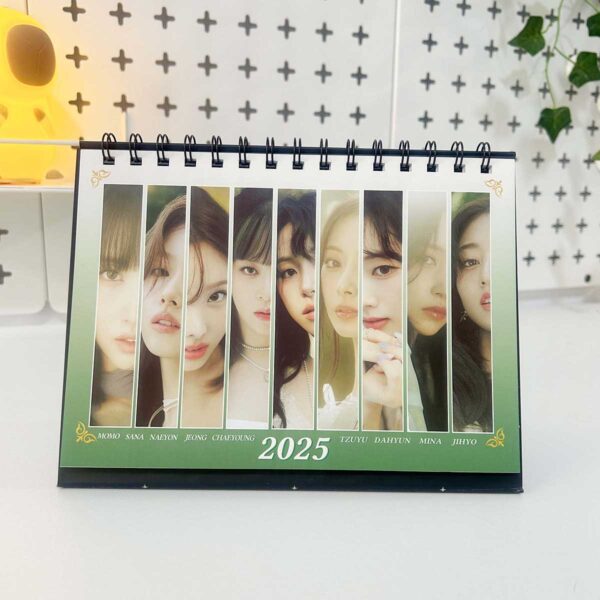 Calendario de mesa 2025 Twice