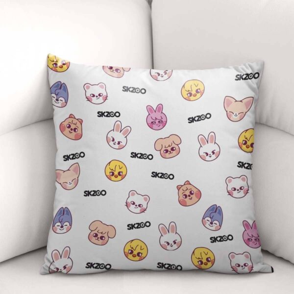 Almohada SKZOO 06